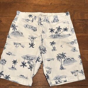 Men’s shorts.   33